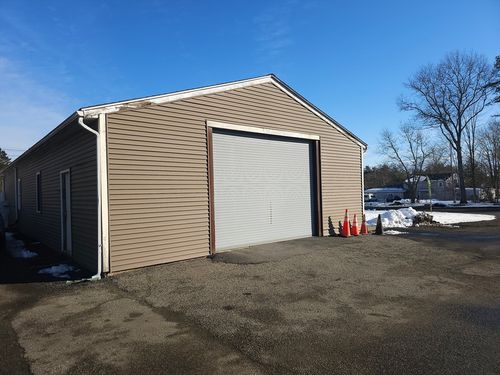 garage-576 Wareham St, Middleboro, MA, 02346-3754 | Card Image