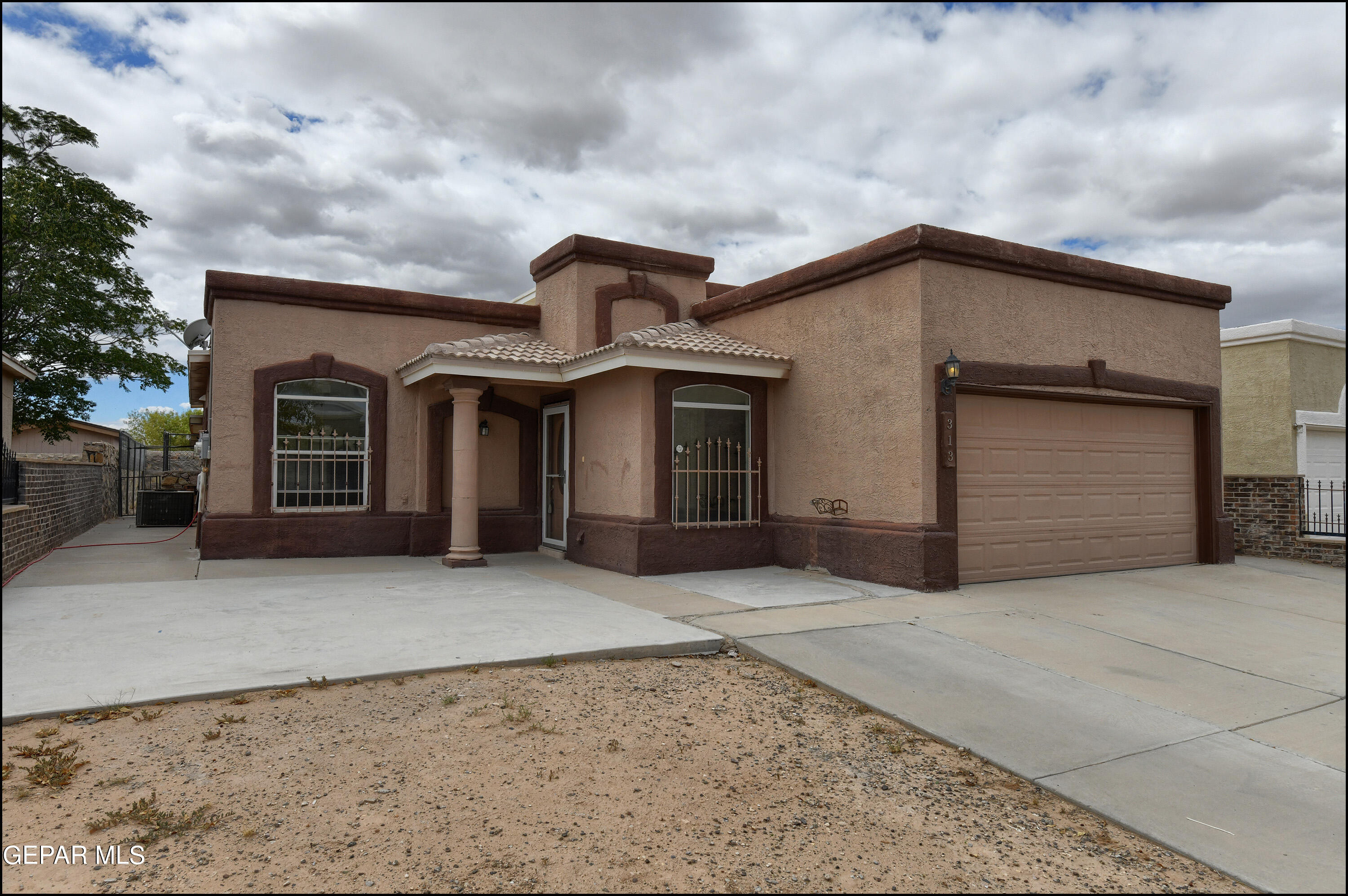 DE Stefano Ln, El Paso, TX 79928