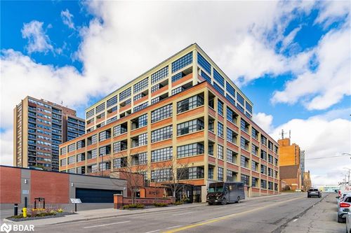 704-112 Benton St, Kitchener, ON, N2G3H6 | Card Image