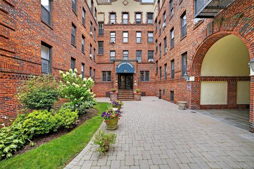 apt-c7-11 Columbia Ave, Hartsdale, NY, 10530-2538 | Card Image