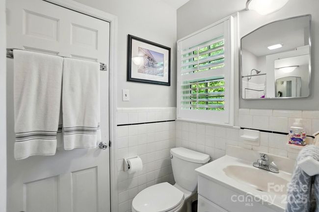 2025 Sagamore Rd, House other with 4 bedrooms, 3 bathrooms and null parking in Charlotte NC | Image 19