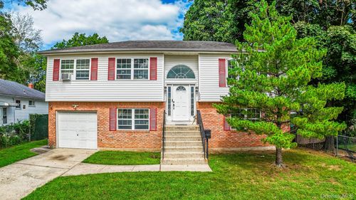 1056 Arthur St, Uniondale, NY, 11553-3104 | Card Image
