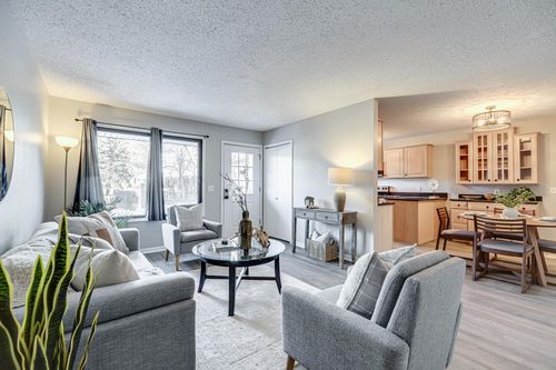 4275 Centerville Rd, Vadnais Heights, MN, 55127-7814 | Card Image