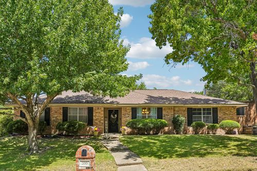 335 Robin Hill Ln, Duncanville, TX, 75137-3122 | Card Image