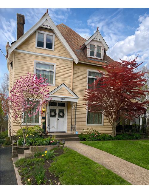 136 W Swissvale Ave, Pittsburgh, PA, 15218-1600 | Card Image