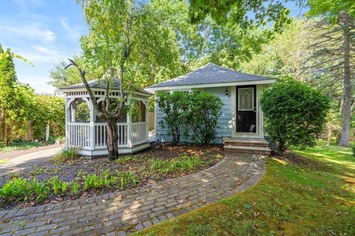 808 Main St, Concord, MA, 01742-3307 | Card Image