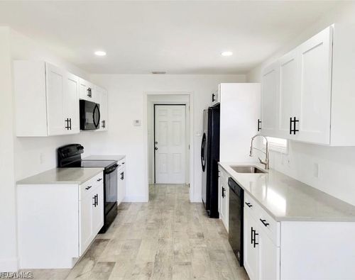 9765 Montana Ct, BONITA SPRINGS, FL, 34135-4707 | Card Image