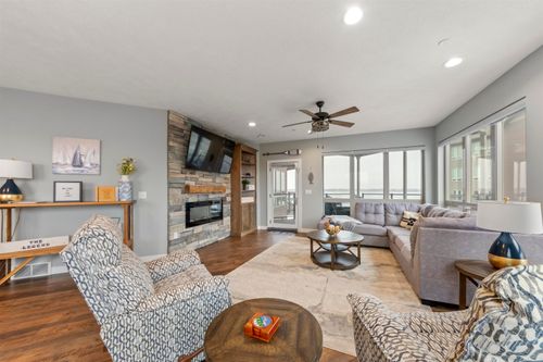 570 Linden Dr, Arnolds Park, IA, 51331-4400 | Card Image