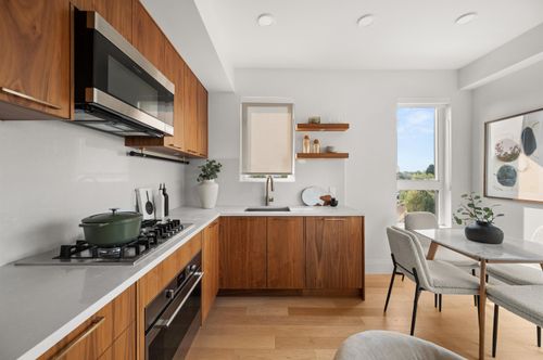 406-2550 Garden Dr, Vancouver, BC, V5N4X6 | Card Image