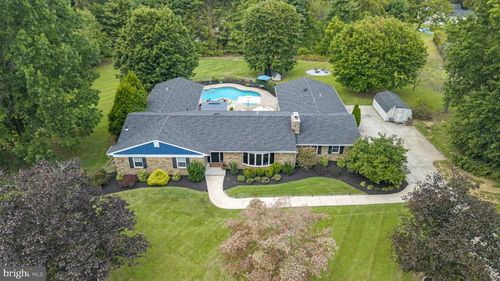 5 Derry Dr, GLEN MILLS, PA, 19342-1811 | Card Image
