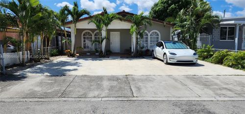 880 E 26th St, Hialeah, FL, 33013-3409 | Card Image