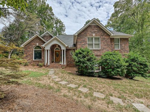 11902 Mountain Crest Cir, Charlotte, NC, 28216-9684 | Card Image