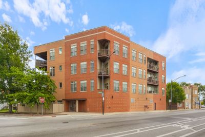 303 - 3637 N Spaulding Avenue, Condo with 2 bedrooms, 2 bathrooms and 1 parking in Chicago IL | Image 1