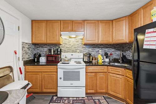 apt-3-29 Auna Dr, Brockton, MA, 02301-3657 | Card Image