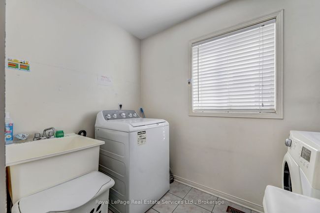 164 Dixon Dr, House other with 4 bedrooms, 3 bathrooms and 2 parking in Milton ON | Image 30