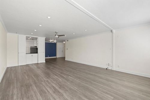 107-200 Elm St, San Mateo, CA, 94401-2706 | Card Image