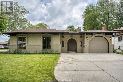 3050 Regis Ave, Home with 3 bedrooms, 3 bathrooms and null parking in Windsor ON | Image 1