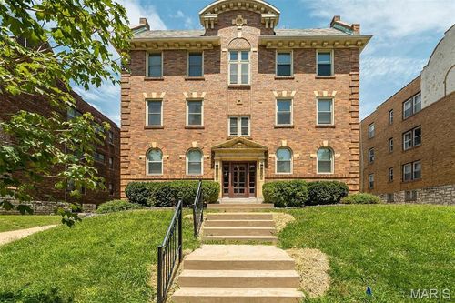 7537 Buckingham Dr, Clayton, MO, 63105-3361 | Card Image