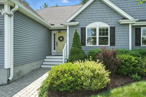 17 Corn Mill Way, Rockland, MA, 02370-1293 | Card Image