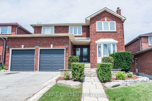 46 Keffer Cir, Newmarket, ON, L3X1R7 | Card Image