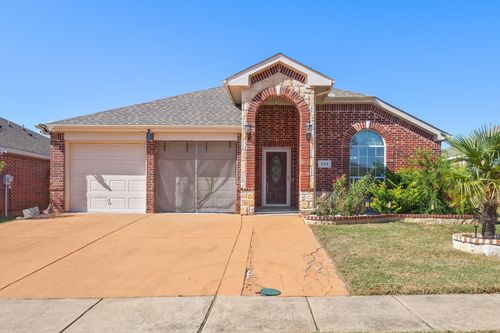 943 Furlong Dr, Grand Prairie, TX, 75051-8393 | Card Image