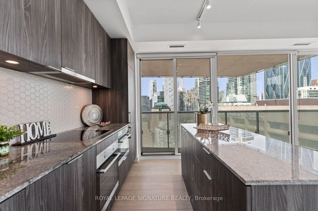 3305 - 15 Queens Quay E, Condo with 3 bedrooms, 2 bathrooms and 1 parking in Toronto ON | Image 36