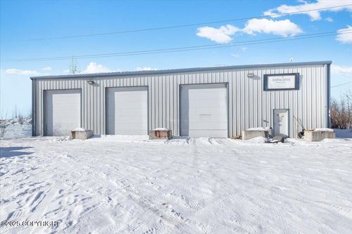 1040 Riley Ct, Fairbanks, AK, 99701-7581 | Card Image