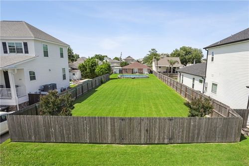 345 38th St, New Orleans, LA, 70124-1521 | Card Image