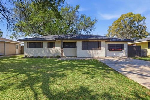 2706 Hampton Ln, Port Neches, TX, 77651-5304 | Card Image