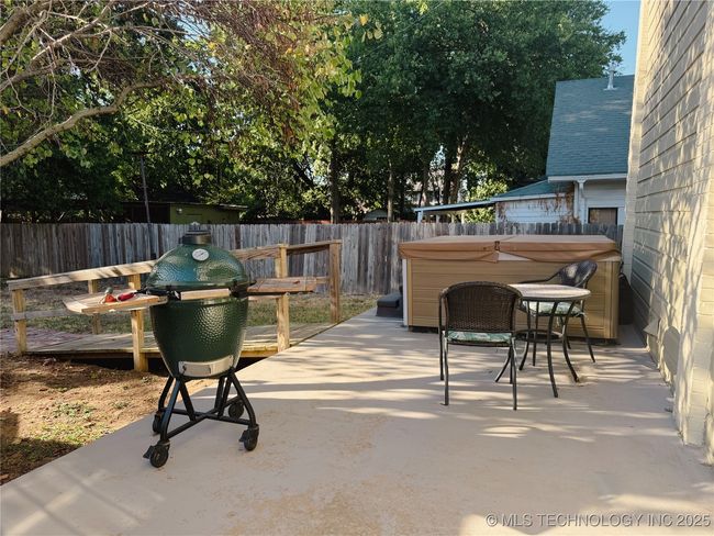 Hot tub STAYS!! | Image 40