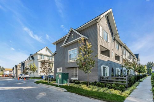 14-15487 99a Ave, Surrey, BC, V3R0G9 | Card Image