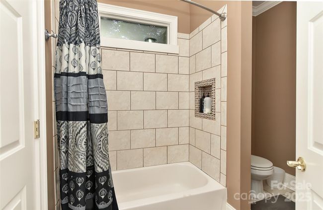 Bathroom 3 | Image 37