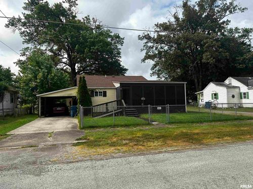 420 Mcfall St, Benton, IL, 62812-1661 | Card Image
