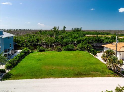 4061 Galt Island Ave, ST. JAMES CITY, FL, 33956-2370 | Card Image