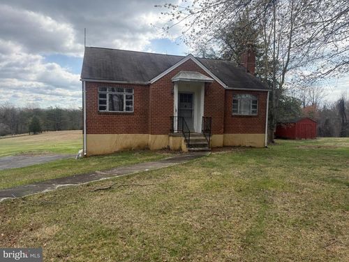 8083 Frytown Rd, WARRENTON, VA, 20187-4332 | Card Image