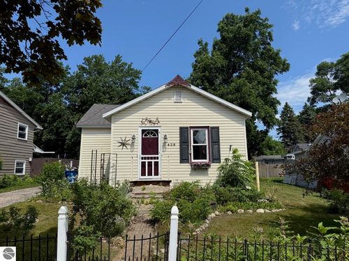 435 Evart St, Cadillac, MI, 49601-2313 | Card Image