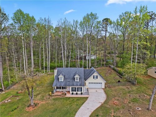 135 Creekview Dr, Newnan, GA, 30263-6200 | Card Image
