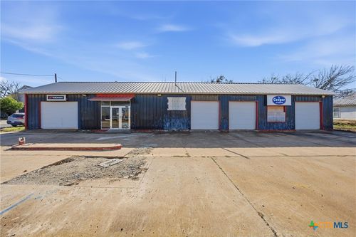 212 E Main St, Gatesville, TX, 76528-1311 | Card Image