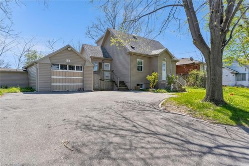 99 Mohawk Rd W, Hamilton, ON, L9C1W2 | Card Image
