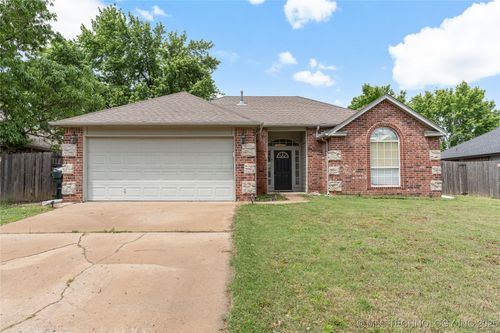 10901 E 117th St N, Collinsville, OK, 74021-4855 | Card Image