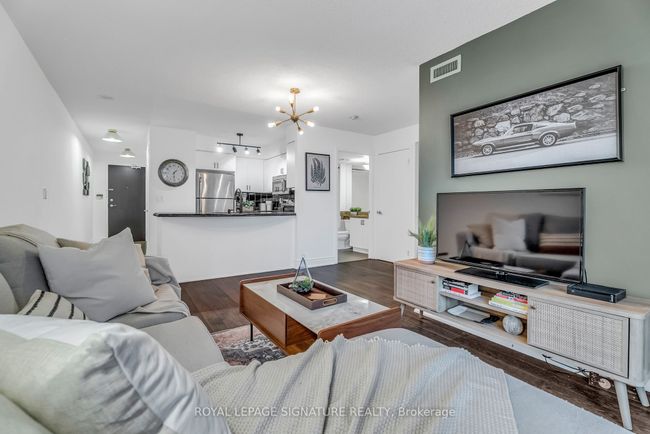 1701 - 231 Fort York Blvd, Condo with 2 bedrooms, 1 bathrooms and 1 parking in Toronto ON | Image 4