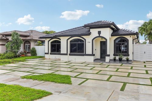 7754 Nw 201st Ter, Hialeah, FL, 33015-6643 | Card Image