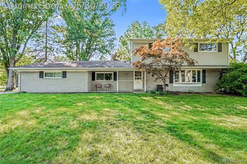 6275 Westmoor Dr, Shelby Township, MI, 48316-3360 | Card Image