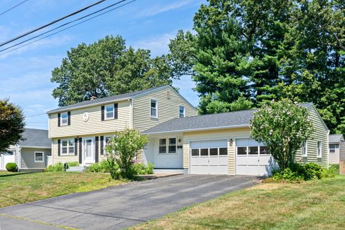 27 Circle Dr, Enfield, CT, 06082-2712 | Card Image