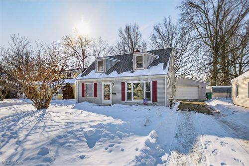 29070 W Willowick Dr, Willowick, OH, 44095-4726 | Card Image