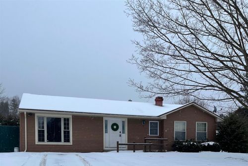 8 Charter Hill Dr, Rutland, VT, 05701-3750 | Card Image