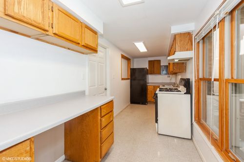 8885 Dryden St, Woodridge, IL, 60517-7528 | Card Image