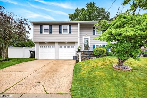 16 10th Ave, Monroe Twp, NJ, 08831-8777 | Card Image