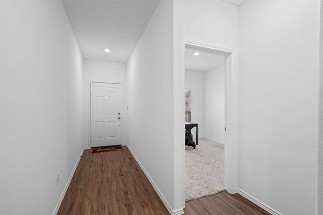 Entryway view | Image 30
