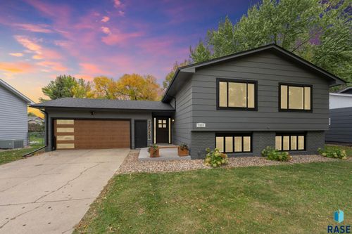 5820 W 51st St Street, Sioux Falls, SD, 57106 | Card Image